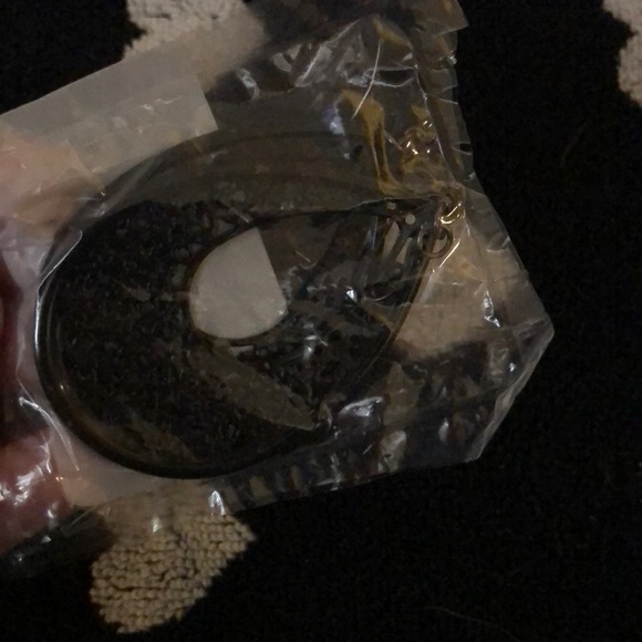 Black dangle earrings - Picture 1 of 1